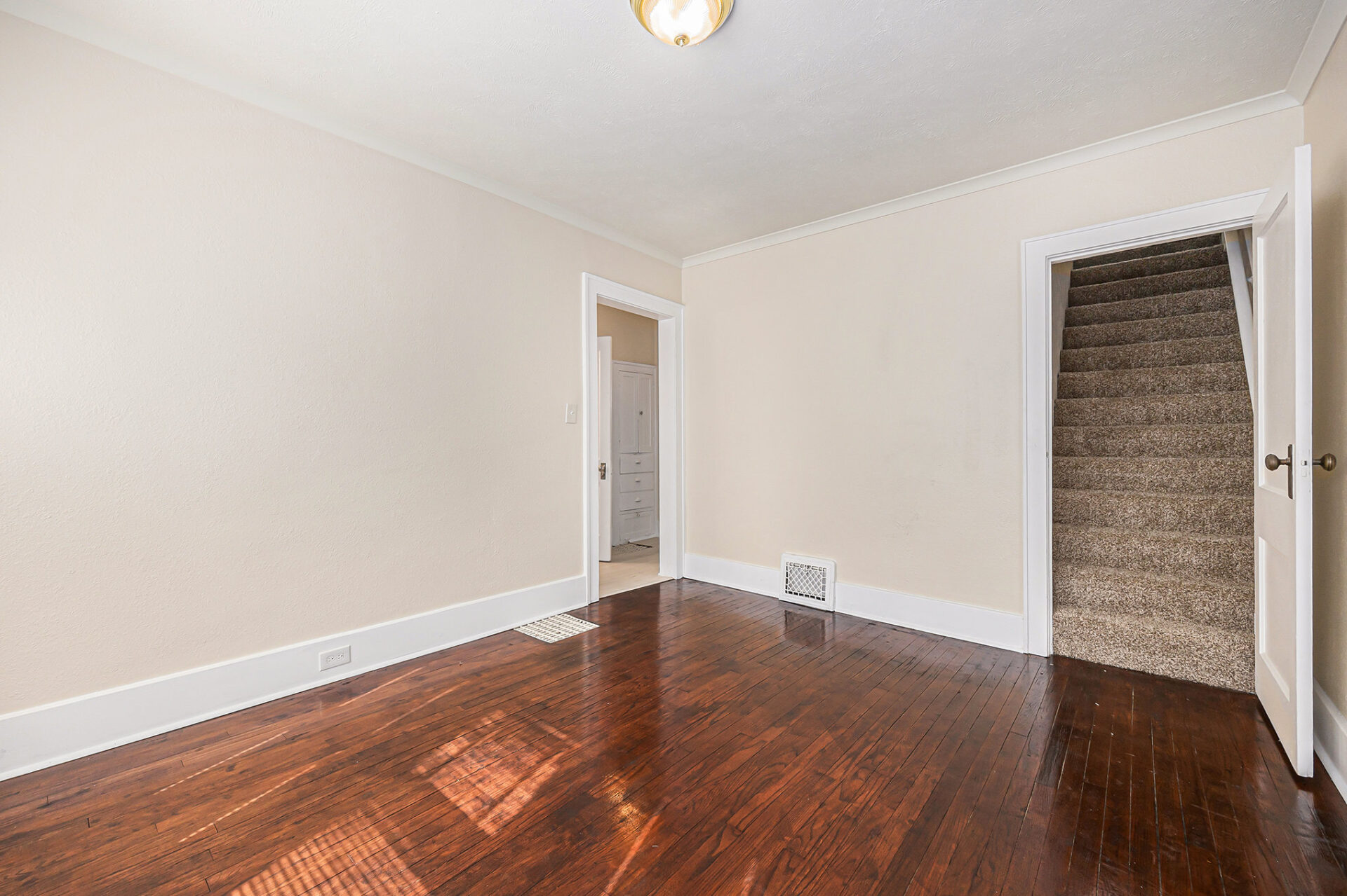 007_1845_manz_street-06_566