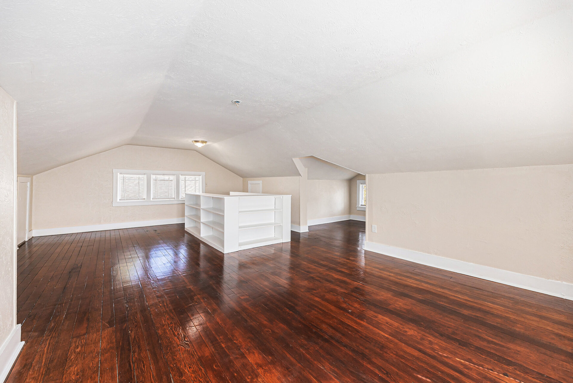 010_1845_manz_street-22_91